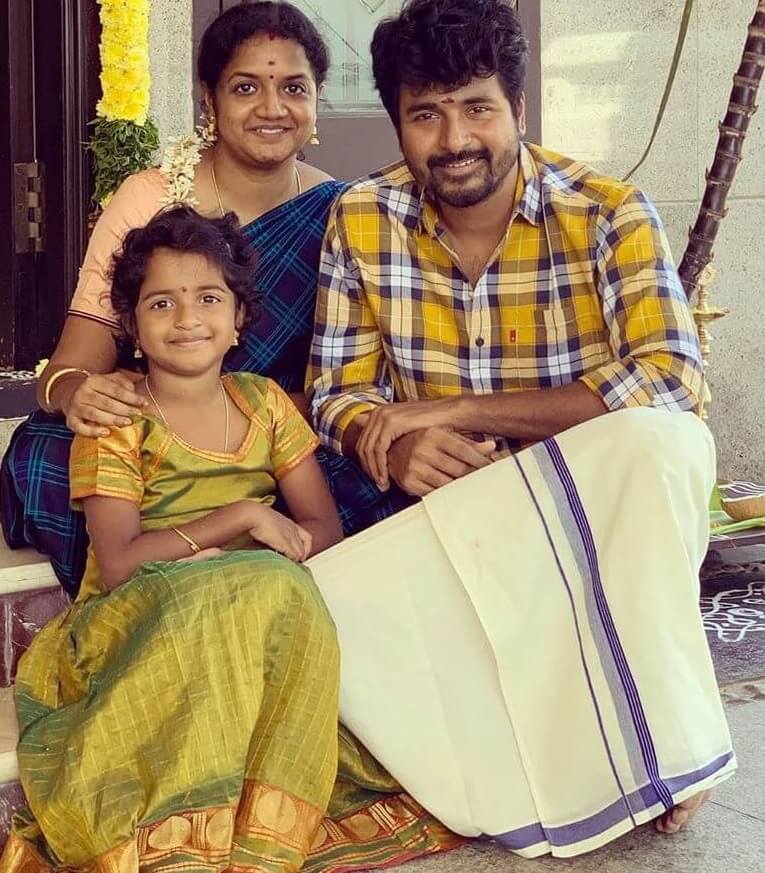 Sivakarthikeyan with his wife and Daughter