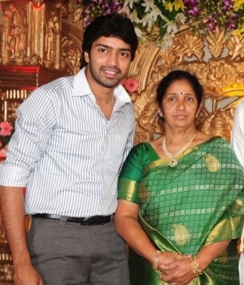 Allari Naresh with his Mother