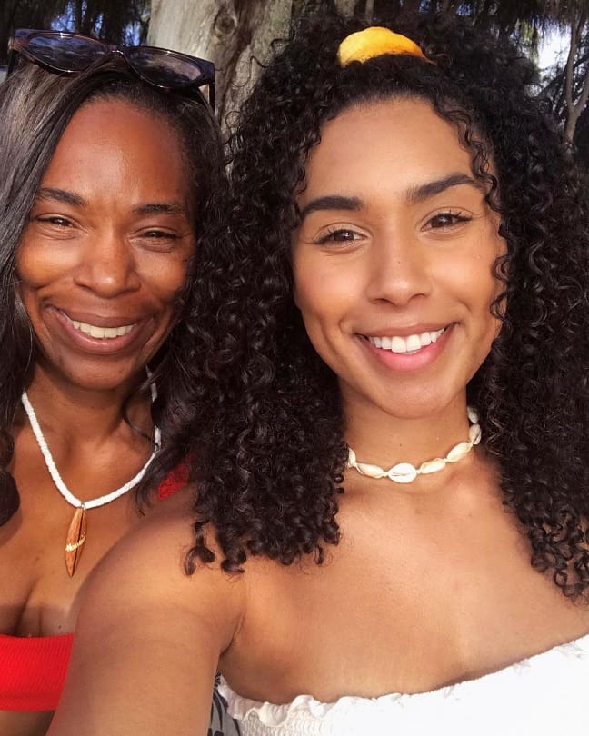 Eva Gutowski Mother and sister