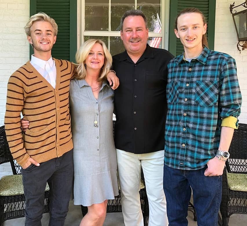 Jack Johnson with her parents and brother