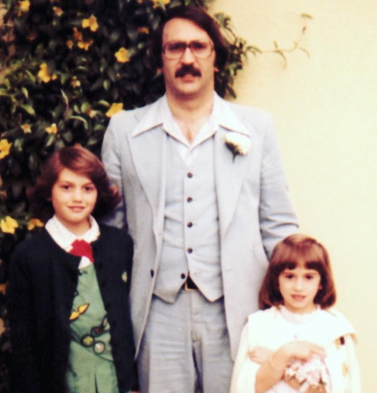 Gwen stefani With her Father and Sister