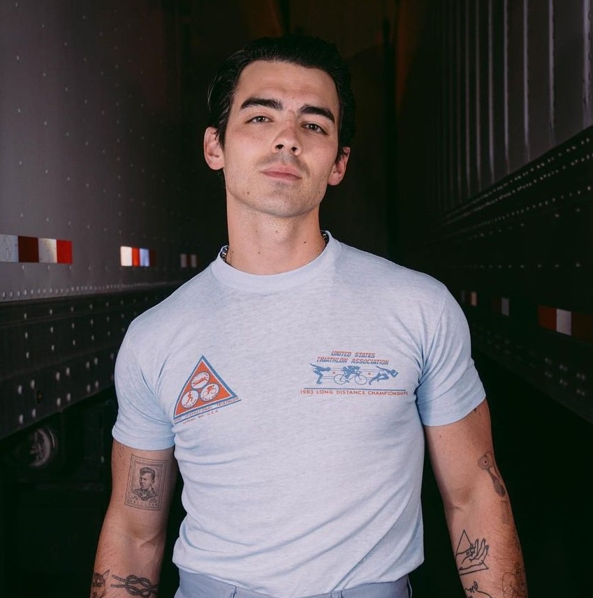  Joe Jonas 