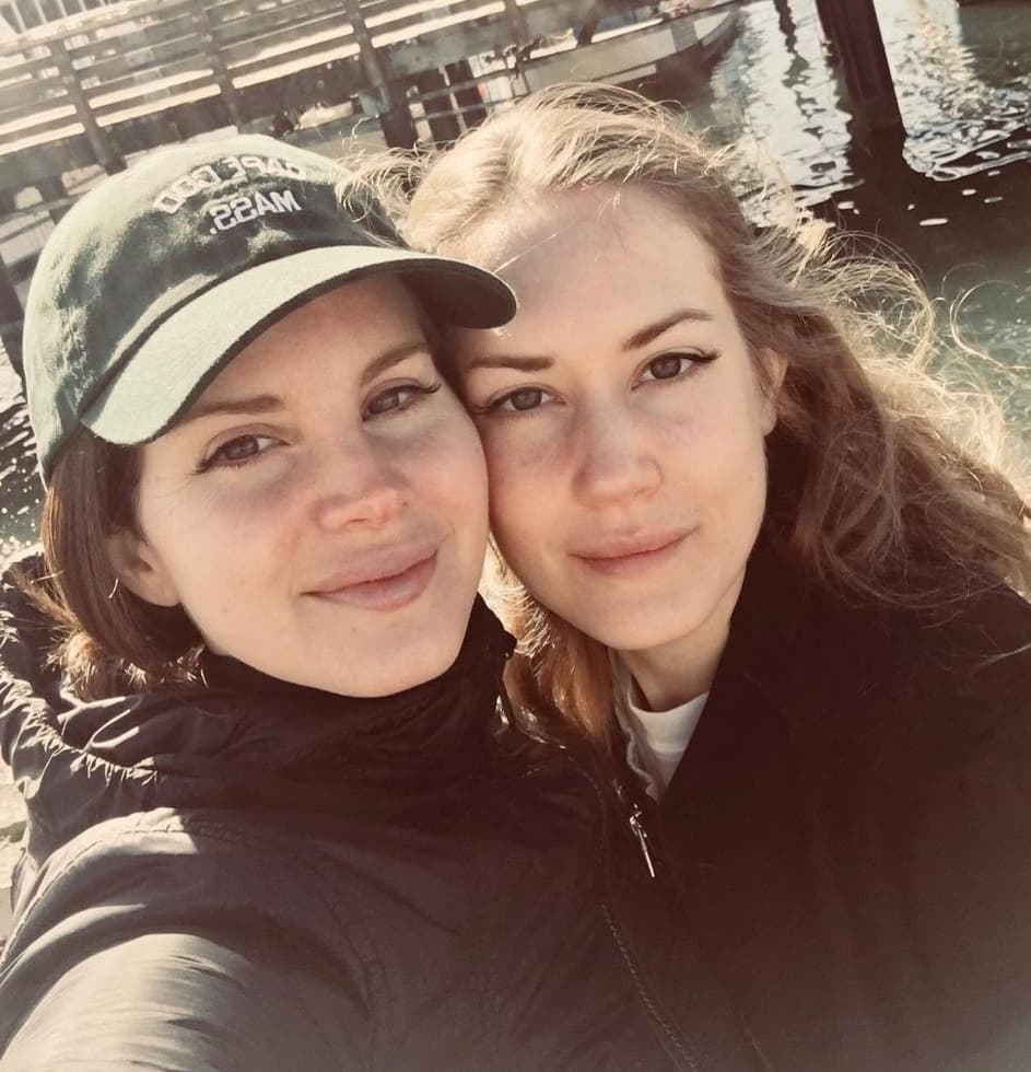 Lana Del Rey With her Sister