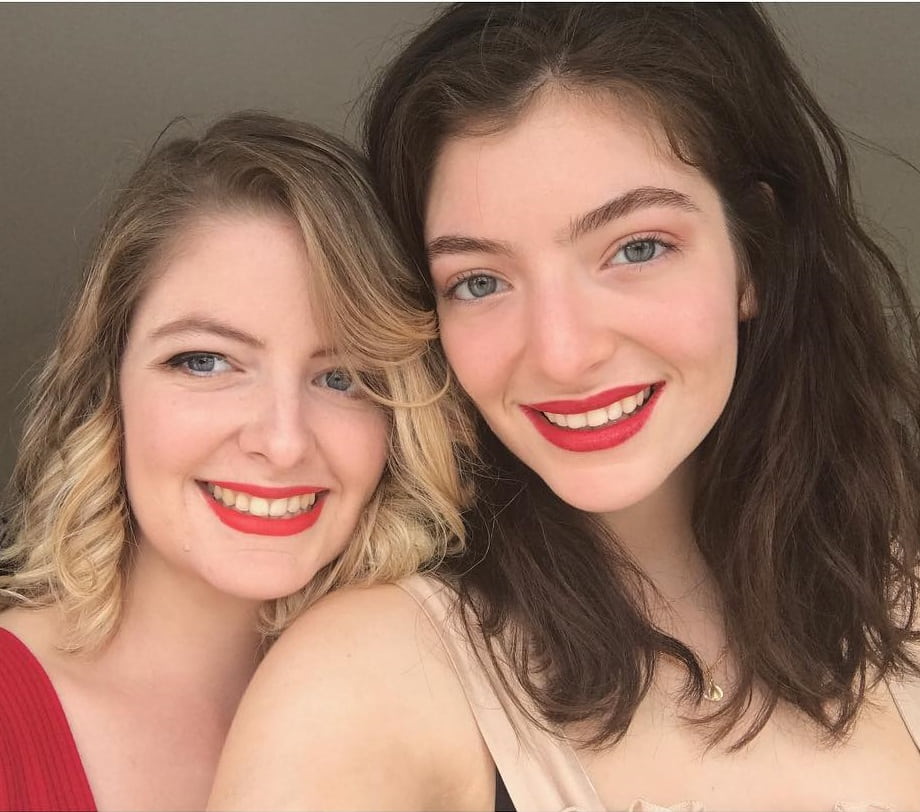 Lode With her Sister Jerry Yelich-O'Connor