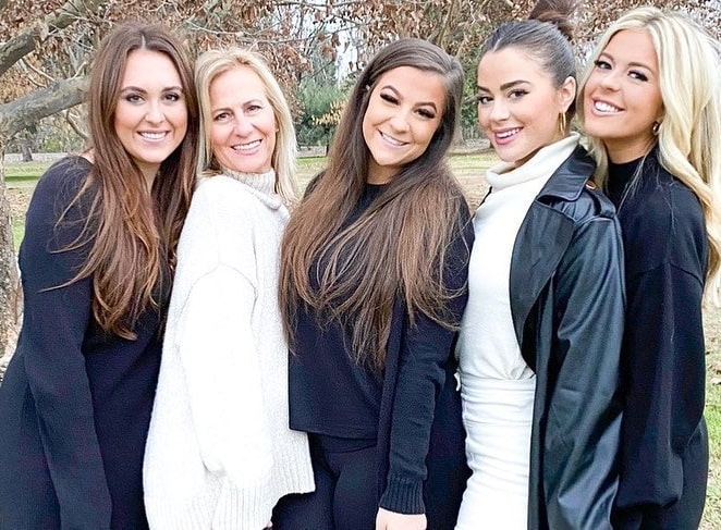 Tessa Brooks with her Mother and Sisters