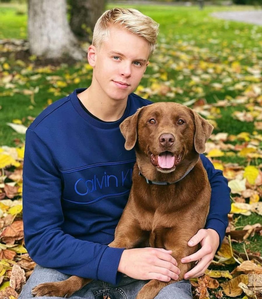 Carson Lueders loves Pets