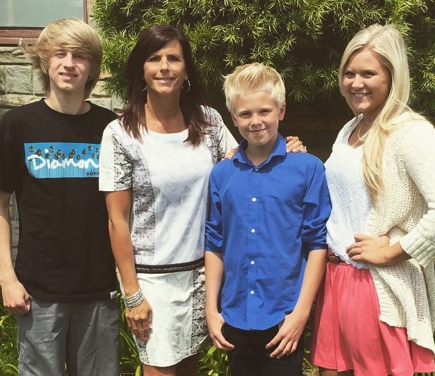 Carson Lueders with her mother and siblings