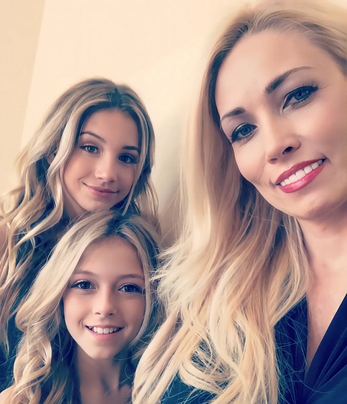 Coco Quinn With her Mother and Sister