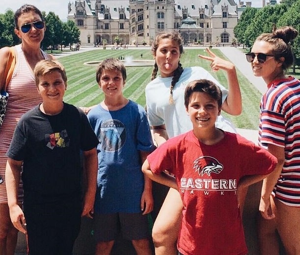 Hannah Meloche with her Mother and siblings