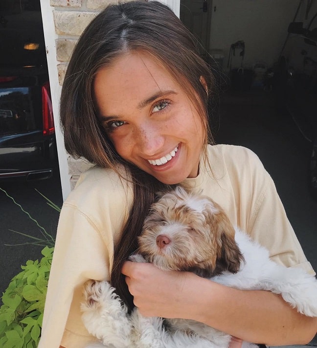 Hannah Meloche with her Pet