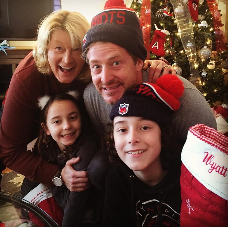 Jason Nash with his sister and Children