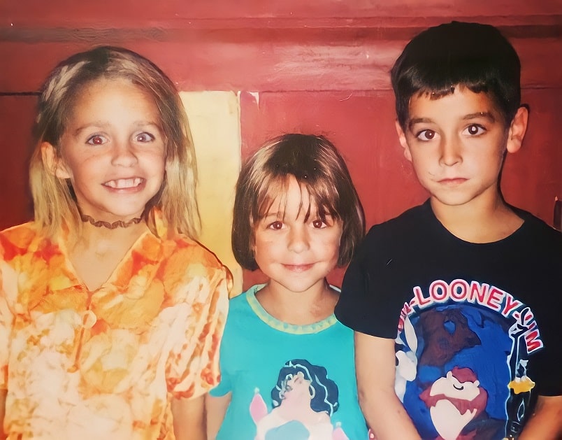 Andrea Russett in childhood with her siblings