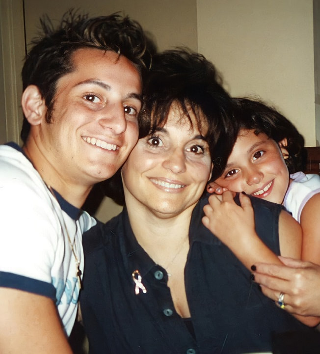 Ariana Grande with her mother and Brother