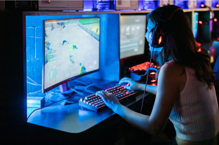 Unveiling the Persona of Gambling Influencers